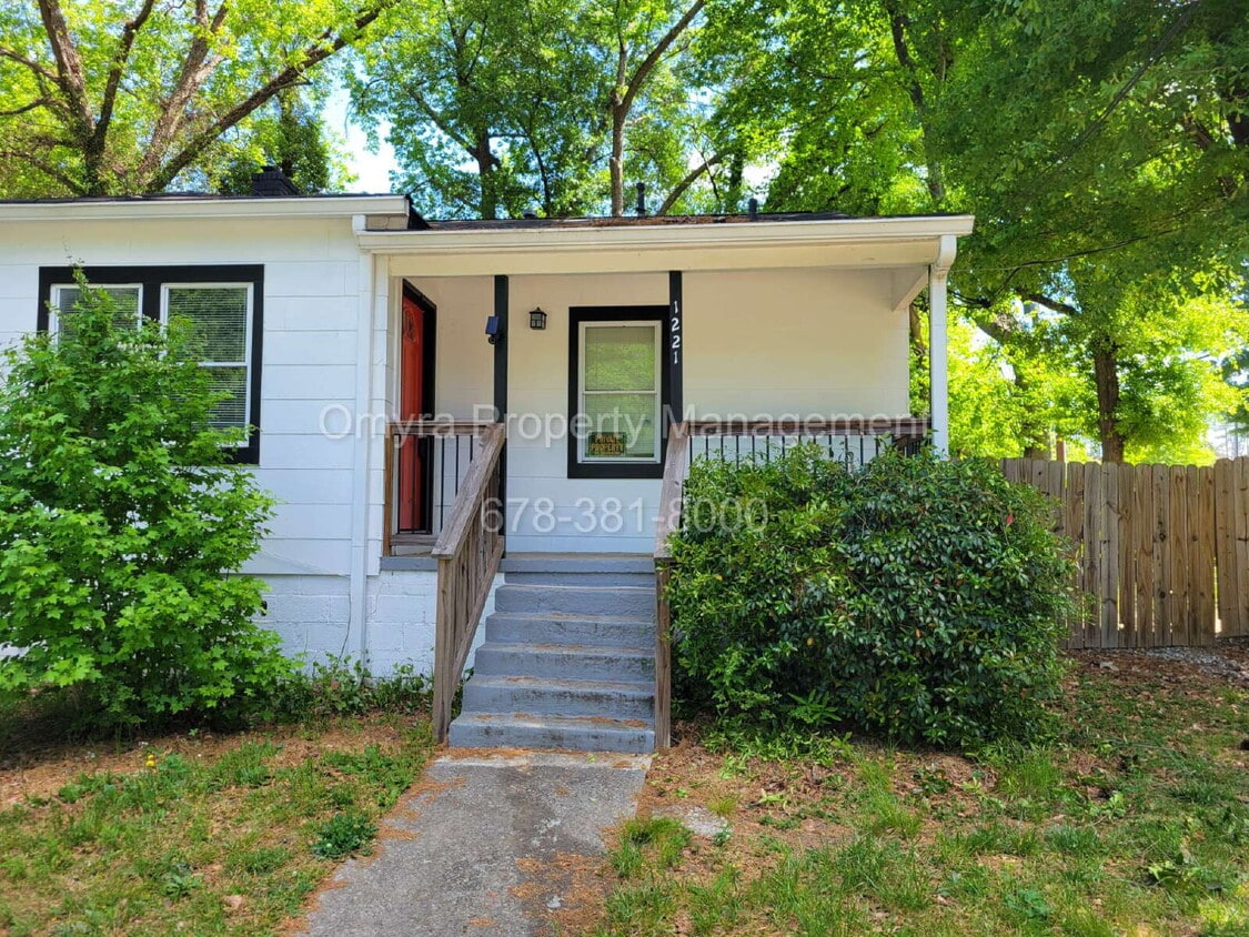 Charming 2 Bedroom Duplex Unit in Atlanta! - Charming 2 Bedroom Duplex Unit in Atlanta!