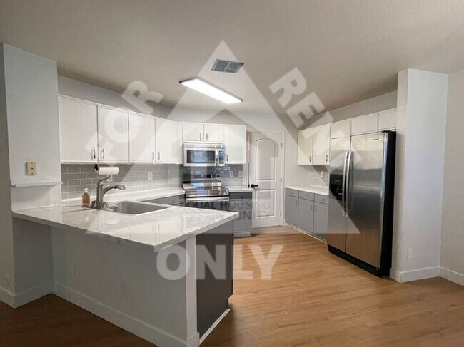 Building Photo - Great 3 Bed, 2 Bath with Open Floor Plan!