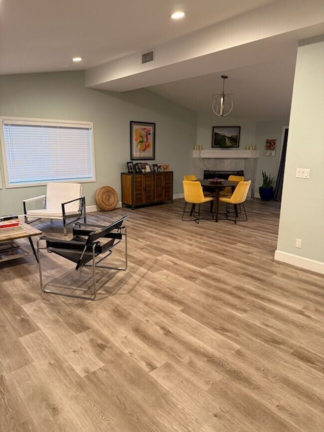 Foto del edificio - 814 N Waverly St