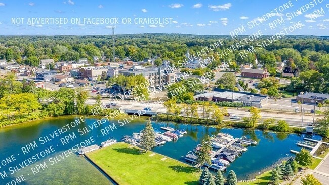 Foto del edificio - 120 S Broadway St