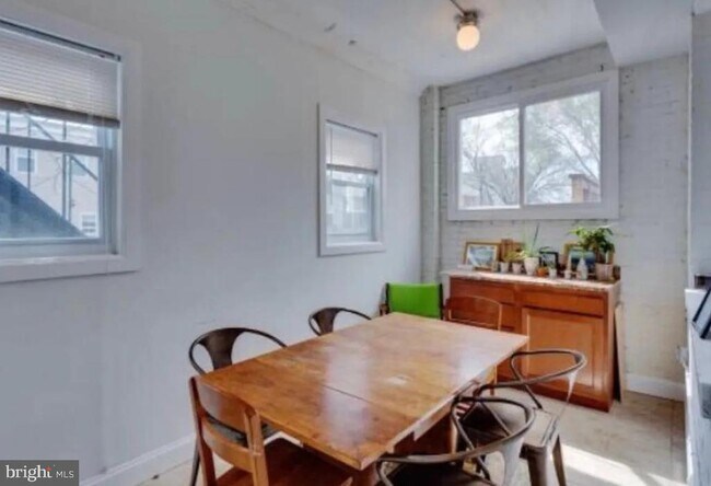 Building Photo - 1223 Orren St NE