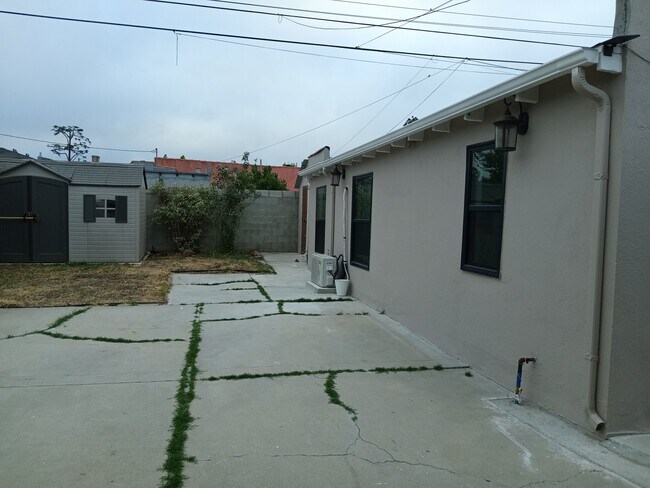 Foto del edificio - 5414 S Victoria Ave