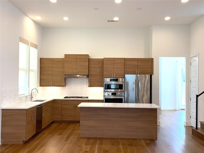 Building Photo - 6117 Sendero Hills Pkwy