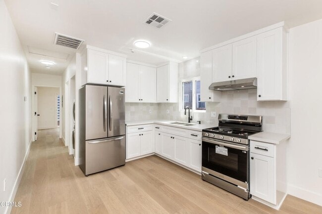 Photo - 1535 E Topeka Street Unit Townhome
