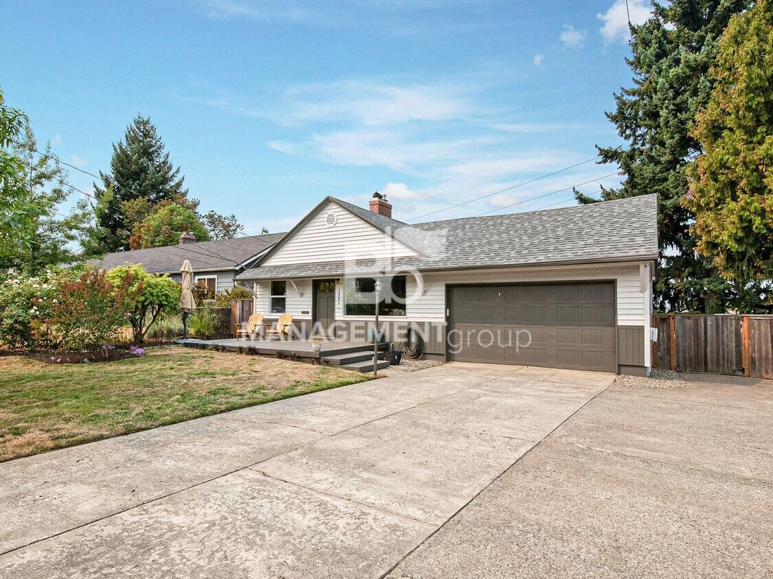 Primary Photo - Light & Bright Modern Daylight Ranch Loade...