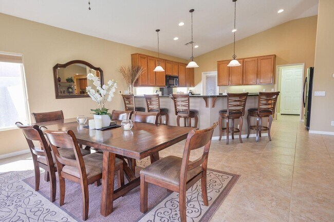 Building Photo - 79803 Carmel Valley Ave