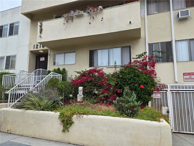Photo - 1216 N Formosa Ave (West Hollywood, CA) Apartment