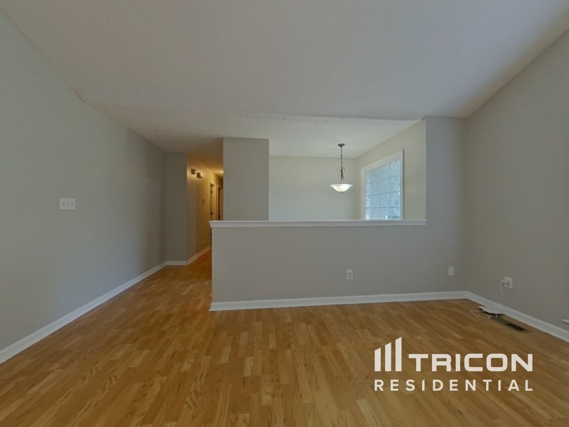 Primary Photo - 3272 Greenhill Ct
