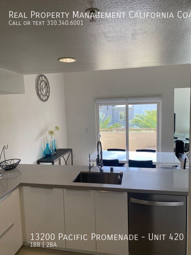 Building Photo - Stunning Penthouse Loft Unit In Beautiful ...