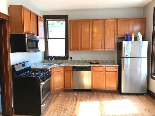 Building Photo - 3045 N Clifton Ave