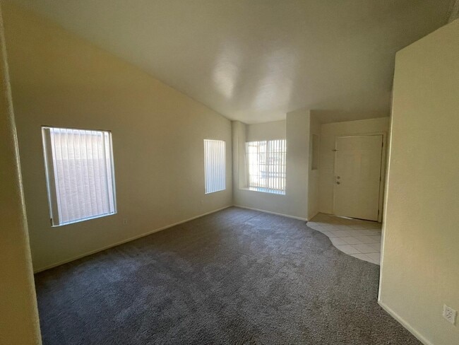 Foto del edificio - 837 E Glenmere Dr