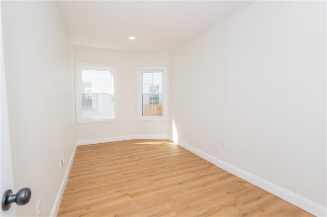 Building Photo - 84 Pembroke Ave