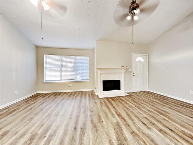 Foto del edificio - 200 Adam Cir