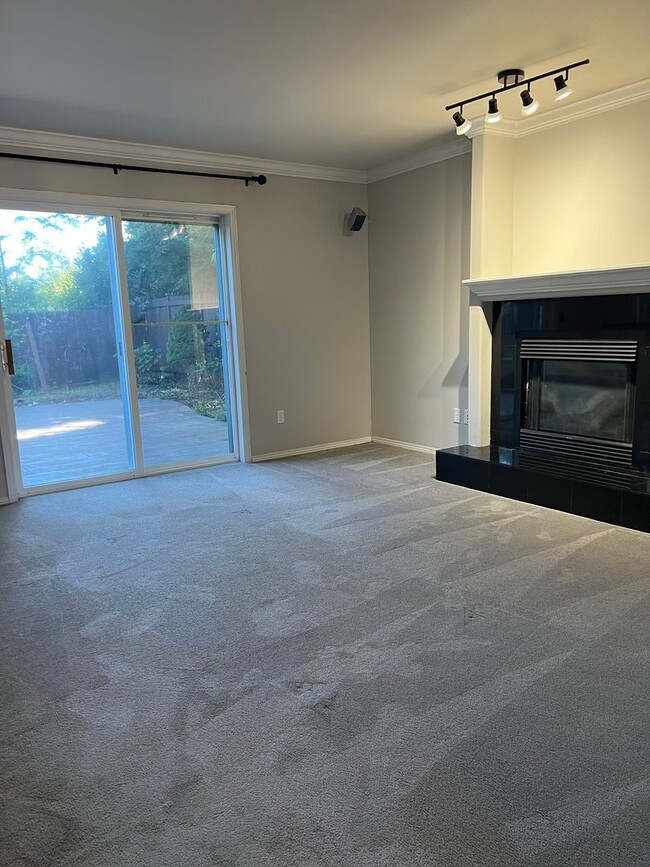 Building Photo - Beautiful Snohomish home