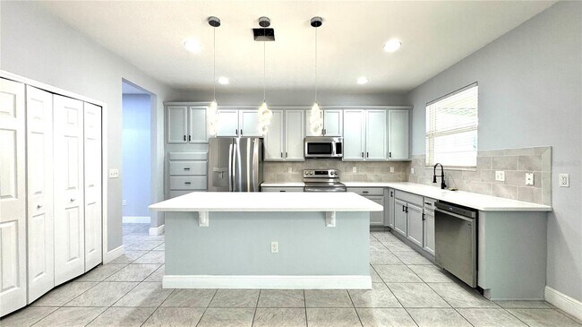 Foto del edificio - 4718 Blue Diamond St