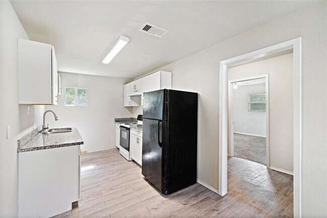 Foto del edificio - 2318 Rosalee St