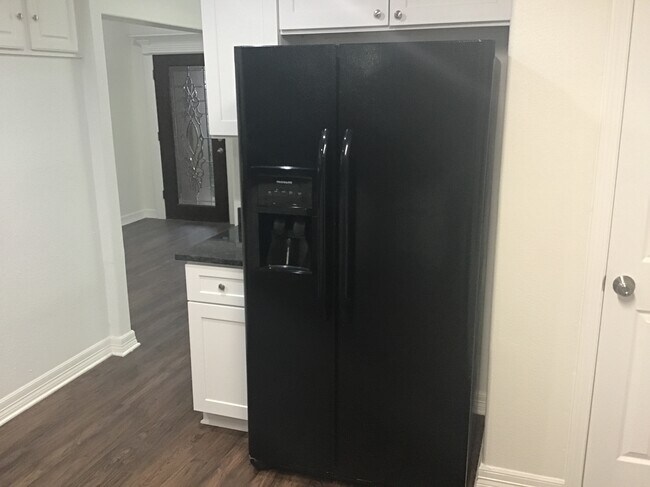 Building Photo - 1830 Arrowhead Ct