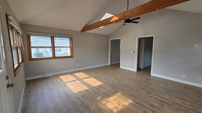 Foto del edificio - 1355 Thistle Dr