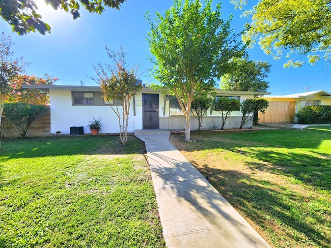 Foto del edificio - Charming 4-Bedroom Home Near Bakersfield C...