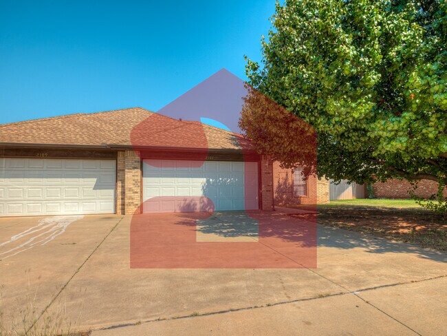 Building Photo - 2707 Silvertree Dr