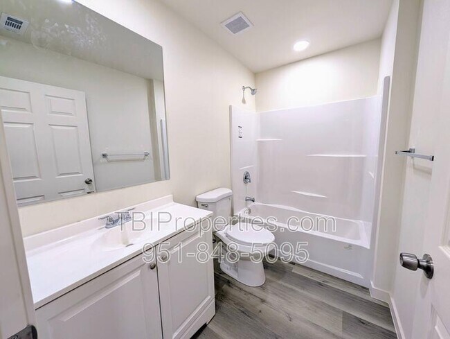 Foto del edificio - 1358 N Murray St