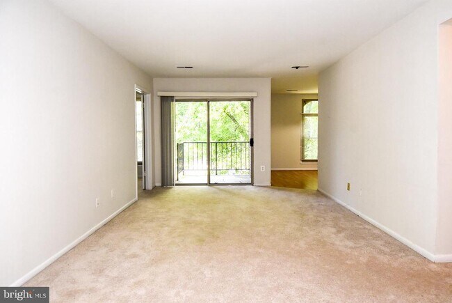 Foto del edificio - 3302 Woodburn Village Dr
