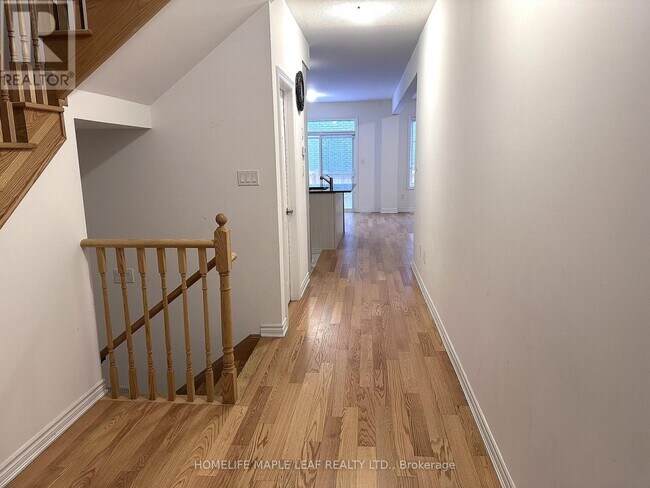 Photo du bâtiment - 19 Waterfront Cres