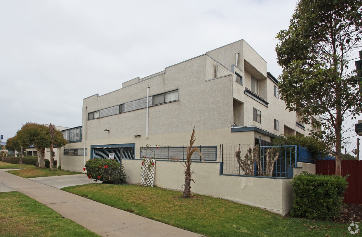 Foto del edificio - The Courtyard Apartments
