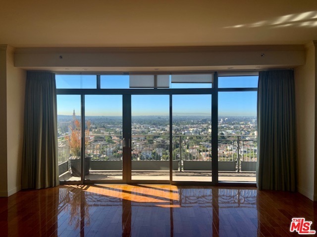 Foto principal - 10800 Wilshire Blvd