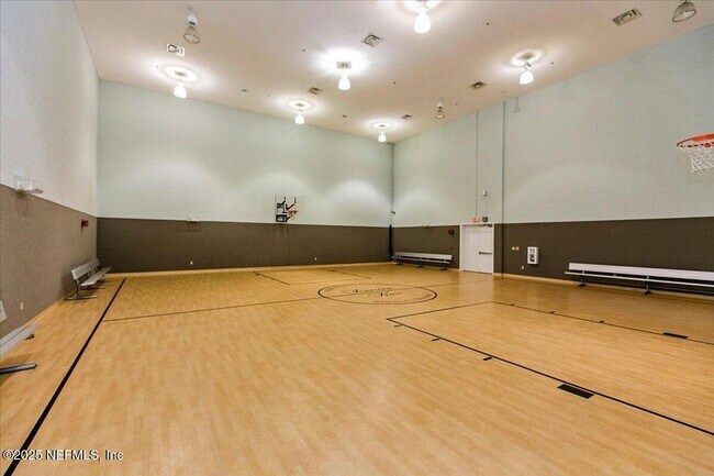 Foto del edificio - 8201 Green Parrot Rd