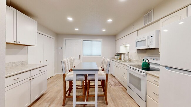 Foto del edificio - 1701 Hudson St