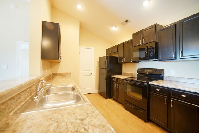 Foto del edificio - 320 Capstone Dr