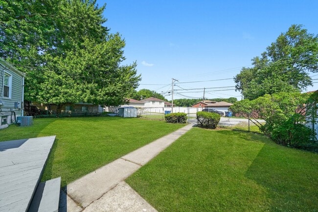 Building Photo - 760 Sibley Blvd