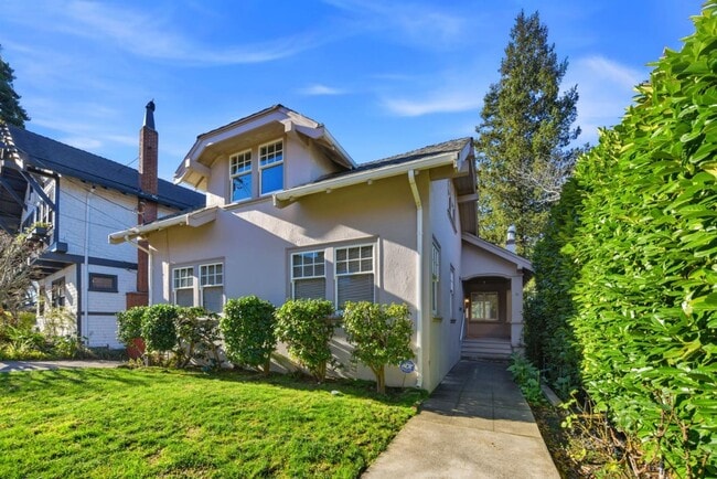 Building Photo - 31 Hardwick Ave