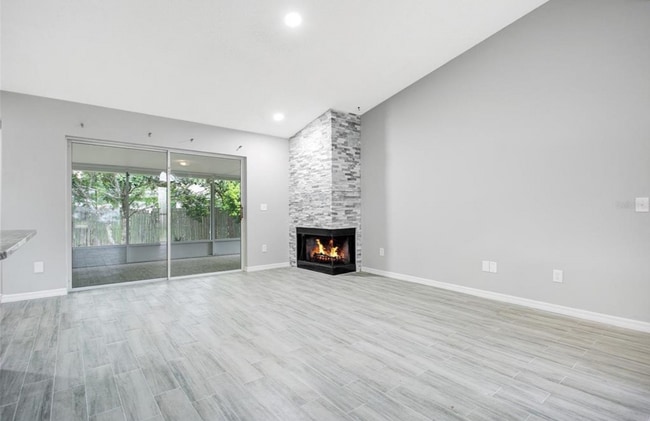 Sala de estar - 8200 Scarborough Ct