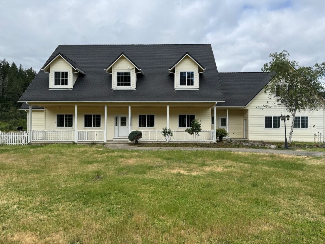 Building Photo - 2275 Galice Rd