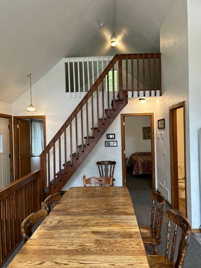 Building Photo - 4 Bed, 2 Bath Year Round Cabin available! ...