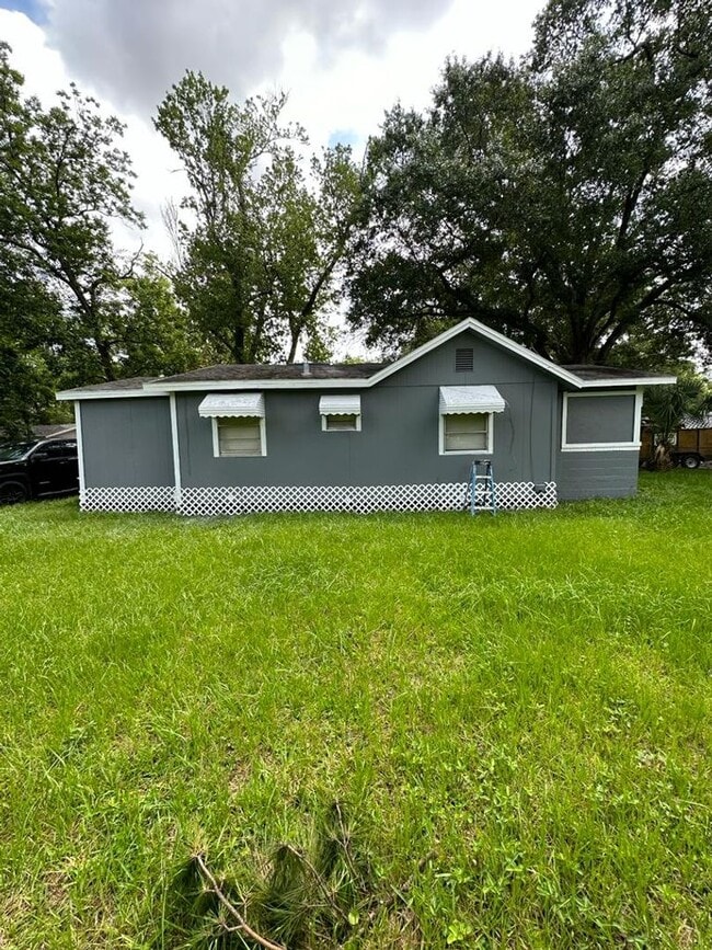 Building Photo - Fully renovated 3/1 Single Family Home ava...