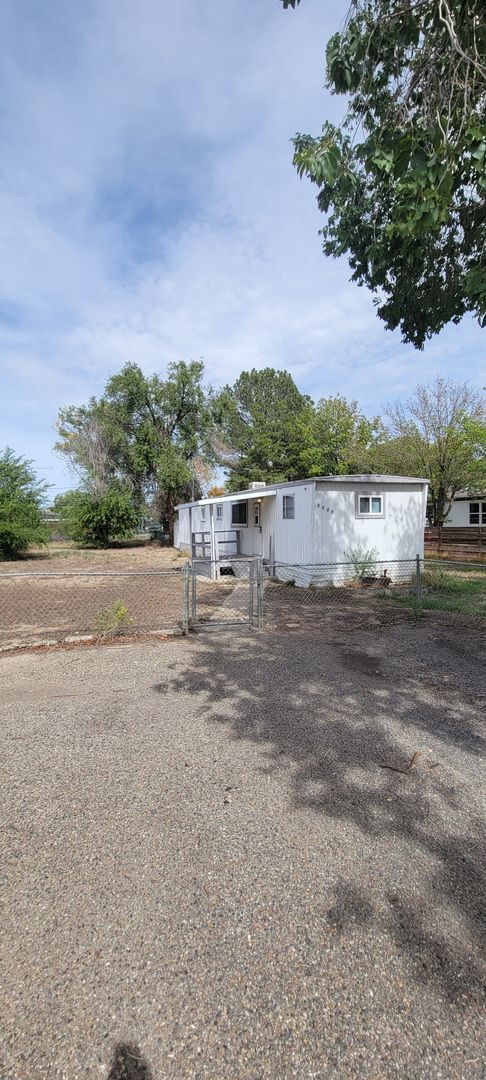 Building Photo - 2940 View Dr