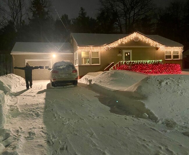 Building Photo - 1825 W Fair Ave