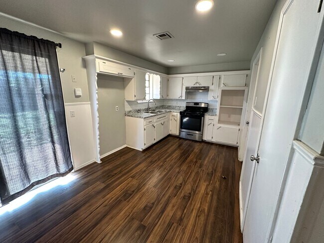 Building Photo - Cute 3 bed 1.5 bath in OKC