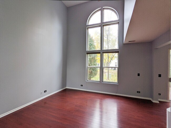 Building Photo - 3250 Bromley Ln