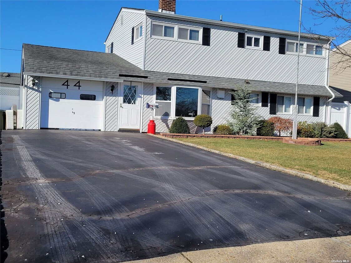 44 Return Ln, Levittown, NY 11756 House Rental in Levittown, NY