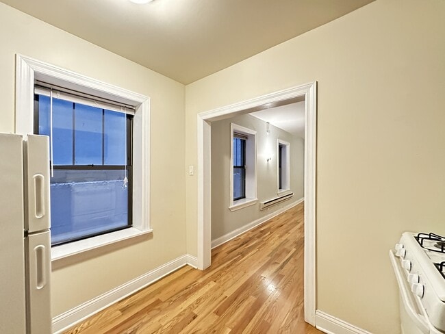 Building Photo - 1337 N Dearborn St