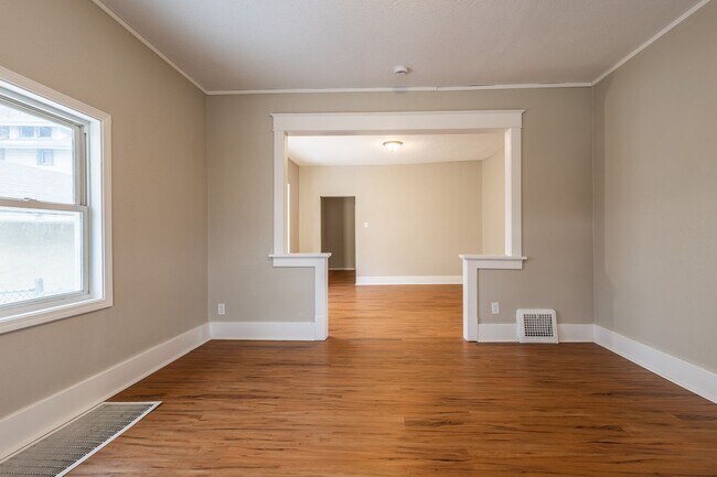 Building Photo - Newly Renovated 4 Bed 1 Bath