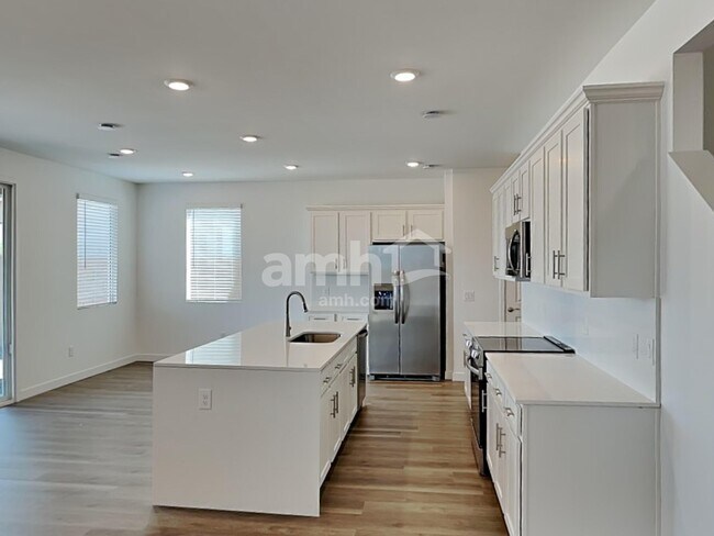Building Photo - 6144 W Calle Lingo