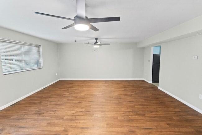 Building Photo - 113 E Apple St