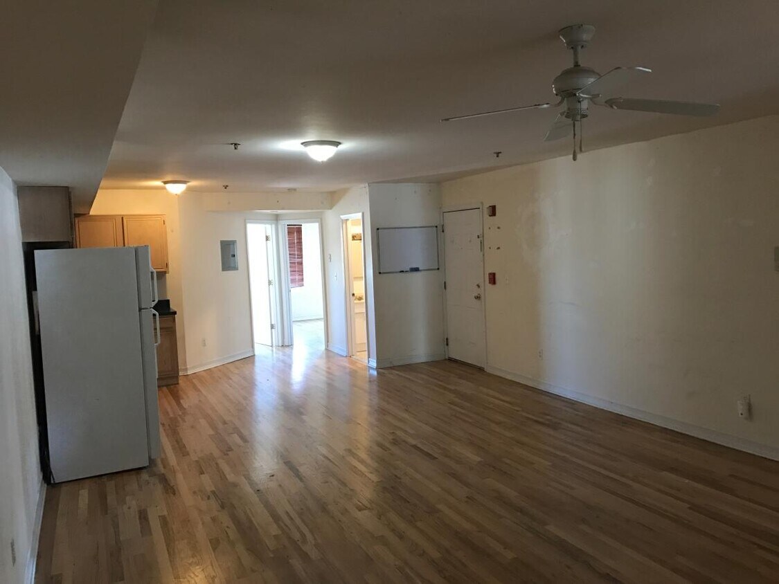 Primary Photo - 131 Clinton St