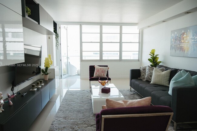 Building Photo - 3725 S Ocean Dr