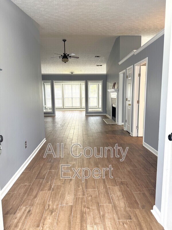 Foto del edificio - 915 Prestonwood Dr